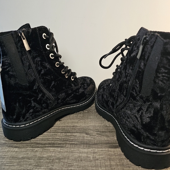 Torrid Crushed Velvet Combat Boot Size 10.5 - Picture 4 of 7